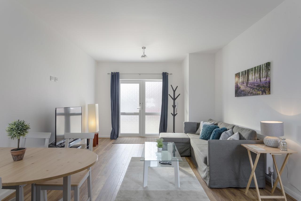 1 Bed Apt Sleeps 4 卢顿 外观 照片
