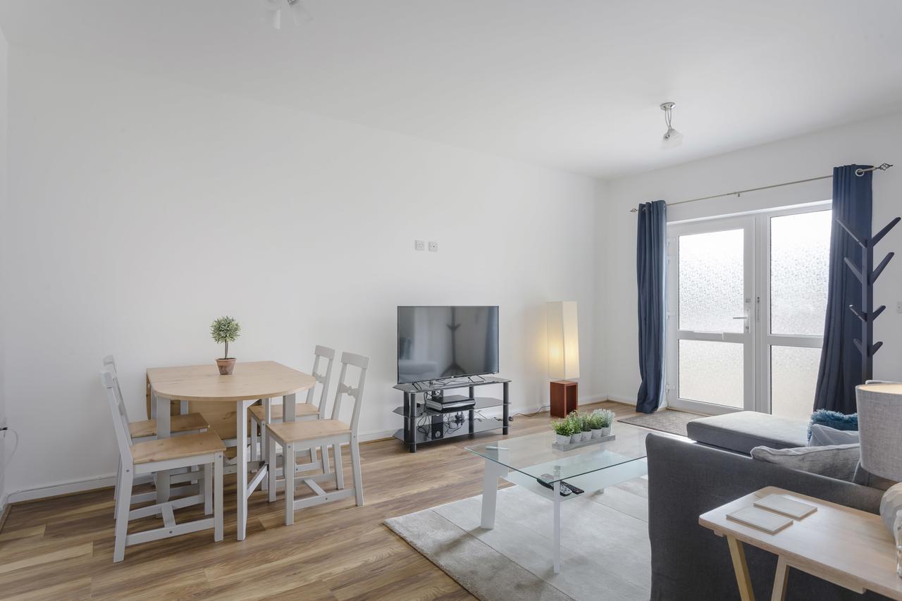1 Bed Apt Sleeps 4 卢顿 外观 照片